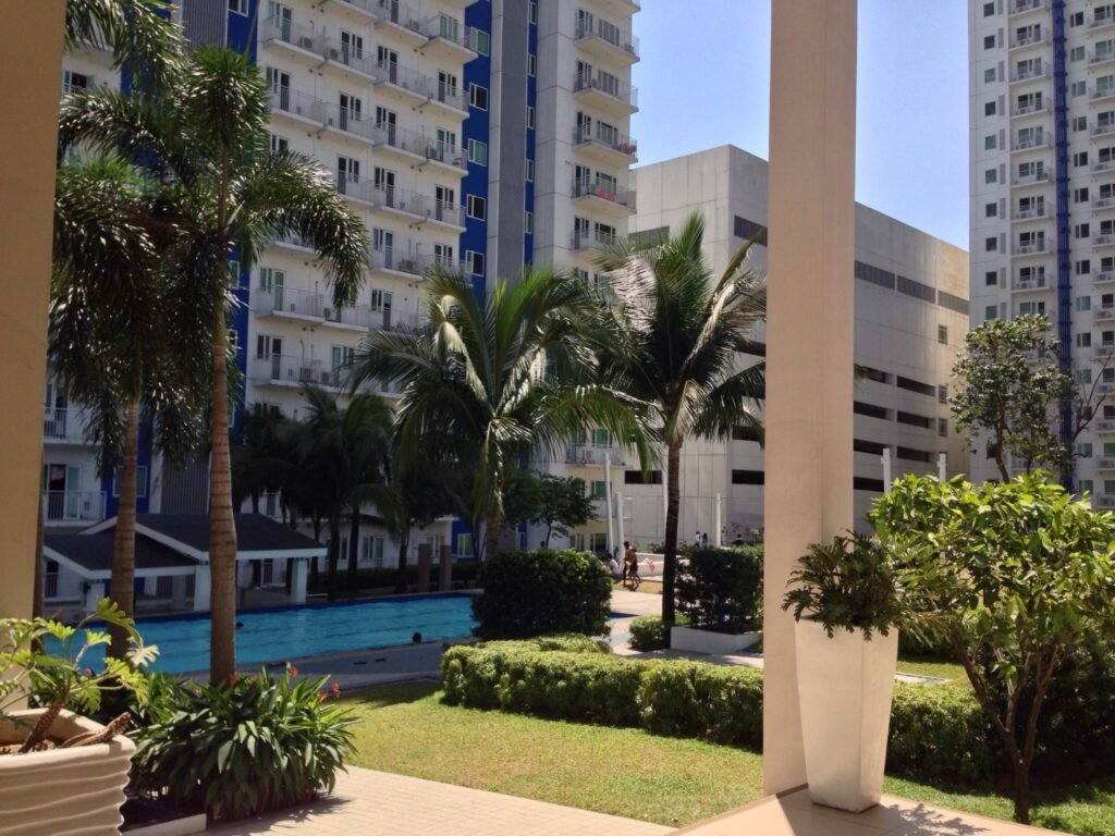 Sm Mall North Edsa Grass Residences
