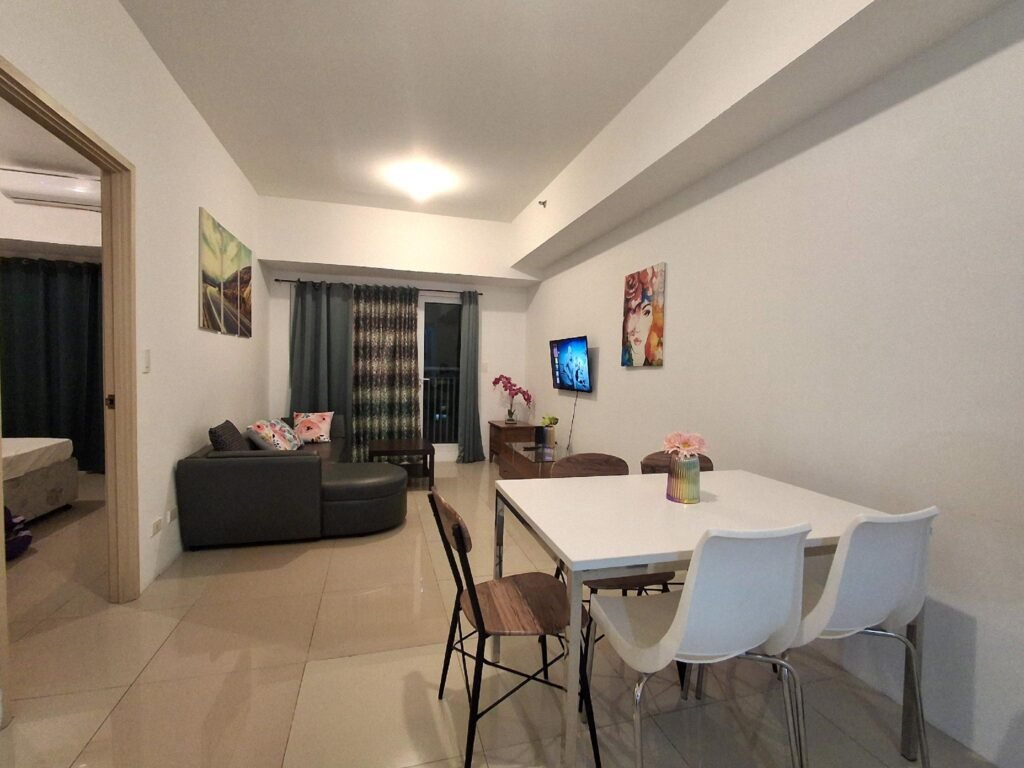 Spacious Two Bedroom in Jazz Makati WiFi 200Mbps