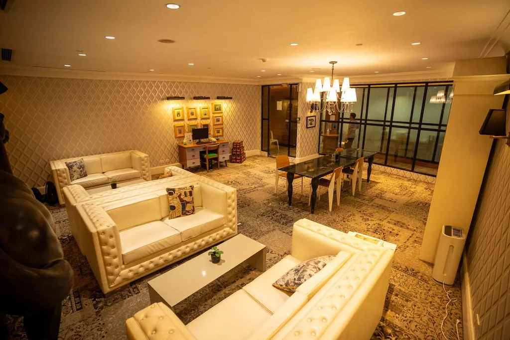 Studio | Netflix 40″ TV | fast net | Makati center, Manila, Philippines