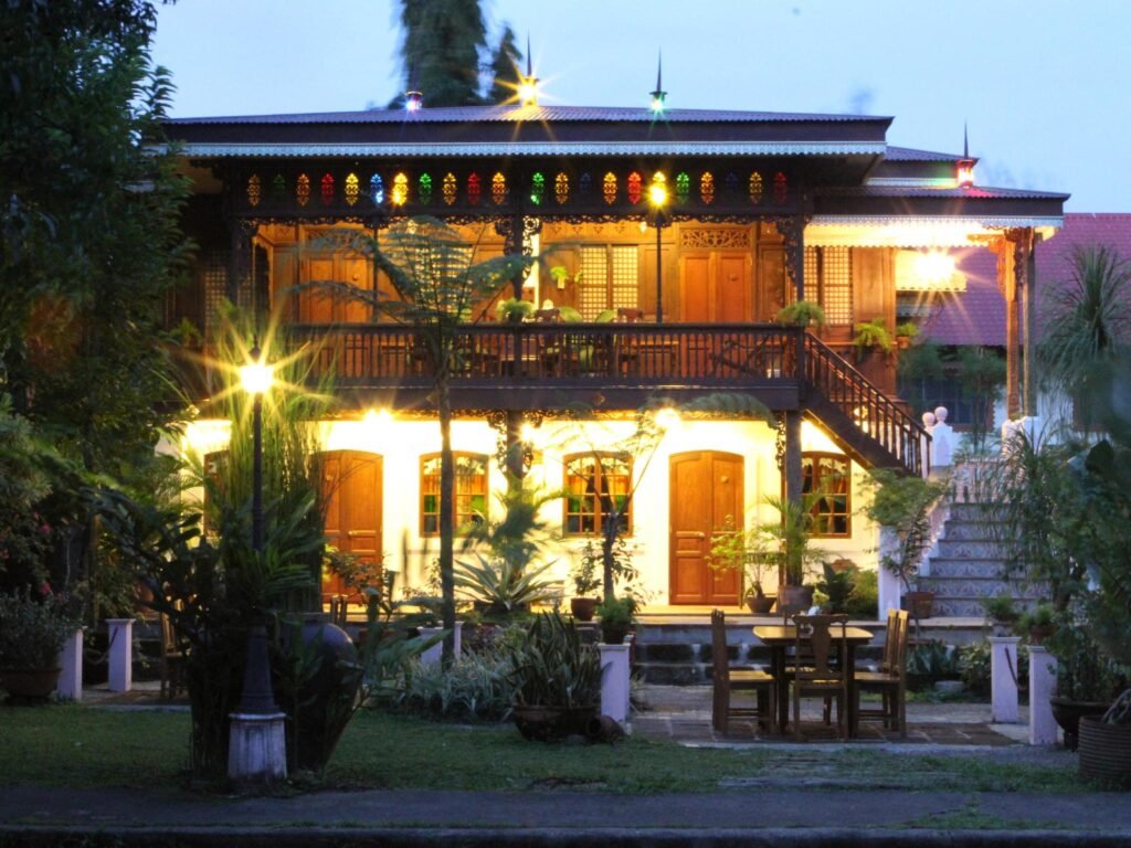 Sulyap Bed & Breakfast – Casa de Alitagtag Boutique Hotel