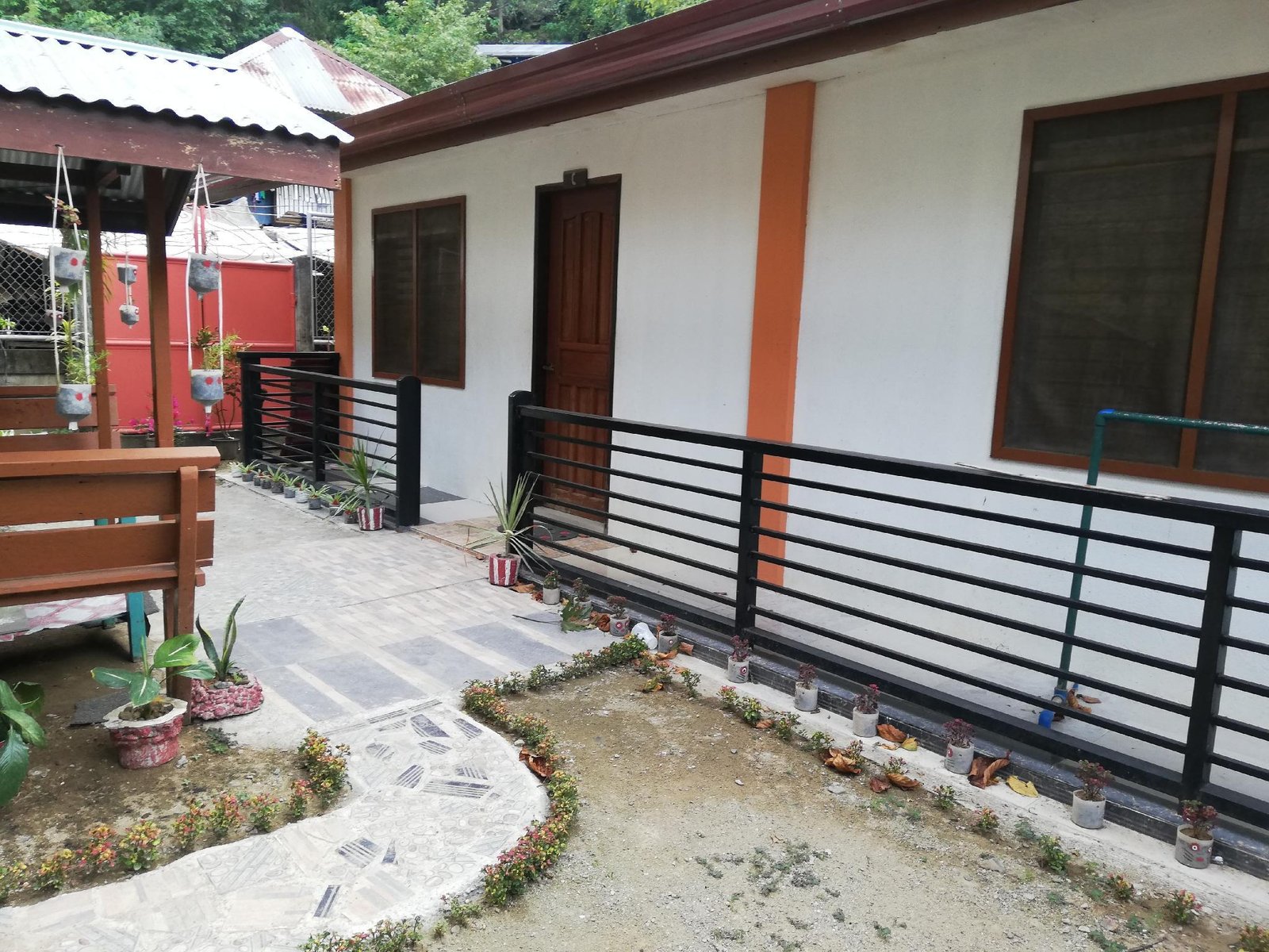 The Only Place  Inn - Family room