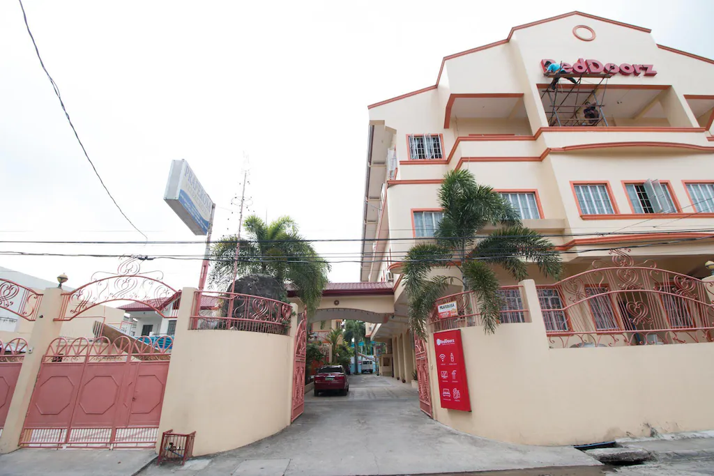 Ultimate RedDoorz @ Praferosa Resort Hotel Calamba Laguna Reviews & Travel Guide
