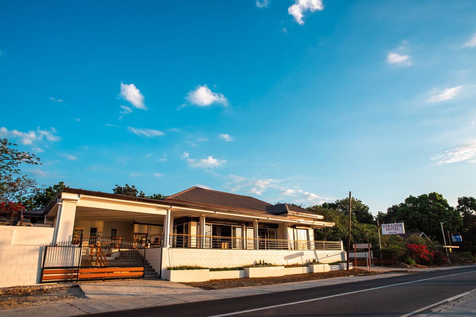 Veranda Suites and Restaurant