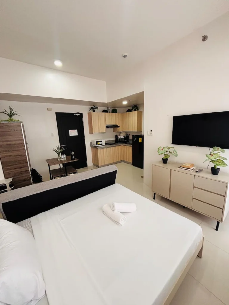 * * * WV 11 Light & Fresh Studio, Iloilo, Philippines