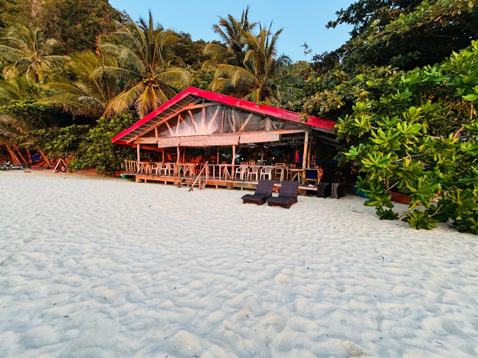 White Beach Front and Cottages Hinugtan Resort in Buruanga