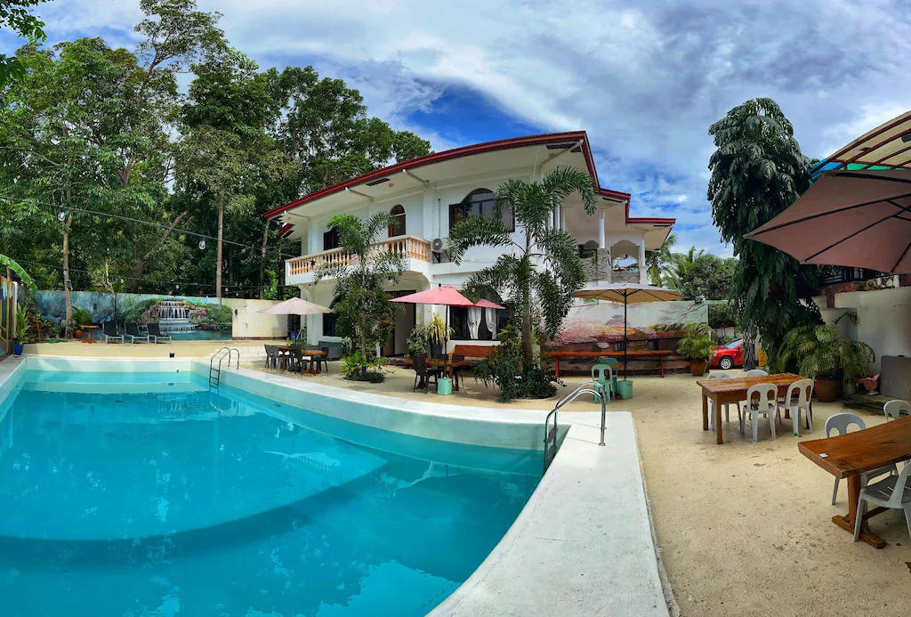 White Summerville Tourist Inn, Palawan, Philippines