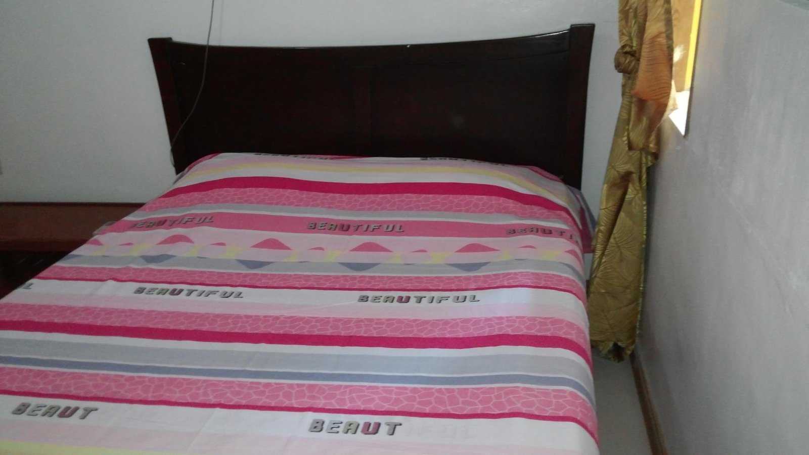 YELLOW  HOUSE  ROOM OR HOUSE RENTAL