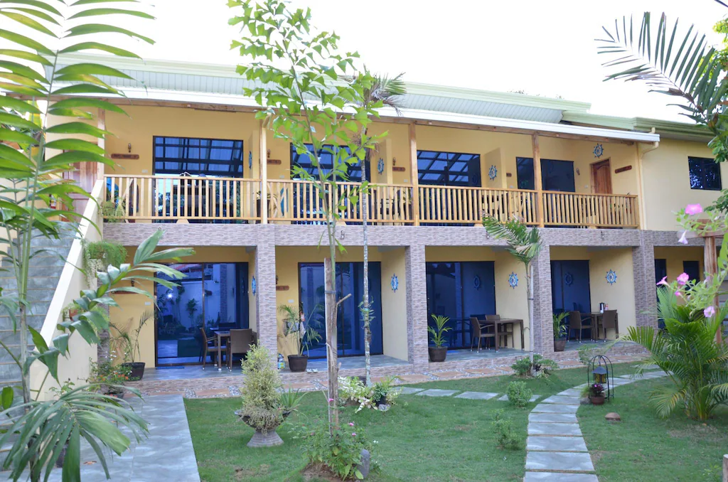 Captain’s Lodge and Bar Bohol: Affordable Panglao Accommodation Near Alona Beach