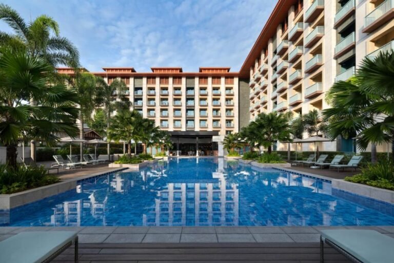 Resorts World Sentosa Hotel Ora Singapore Reviews and Travel Guide: The Ultimate 4 Star Luxury Escape
